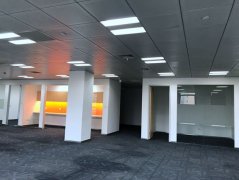 辦公室裝修：虹橋國(guó)際商業(yè)廣場(chǎng)工地